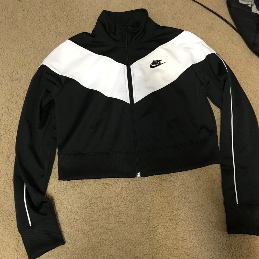 nike crop jacket